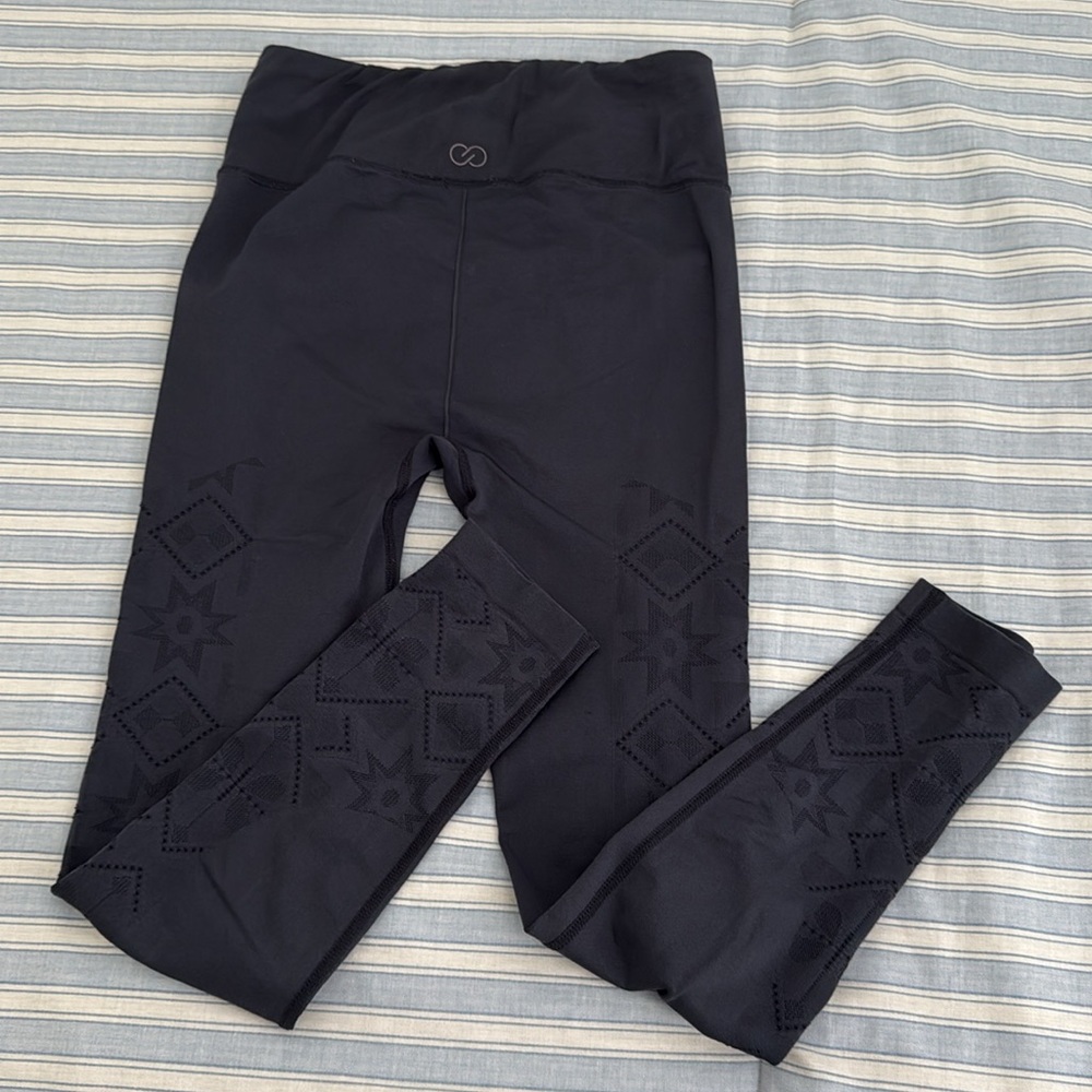 CALIA by Carrie Underwood Patterned Leggings. M. Like new. Charcoal gray.